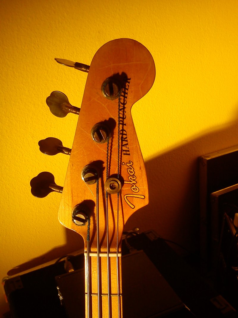 Tokai_Headstock.jpg