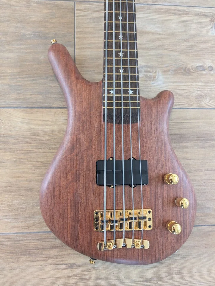 Warwick Thumb NT (2).webp