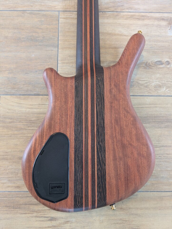 Warwick Thumb NT (6).jpg