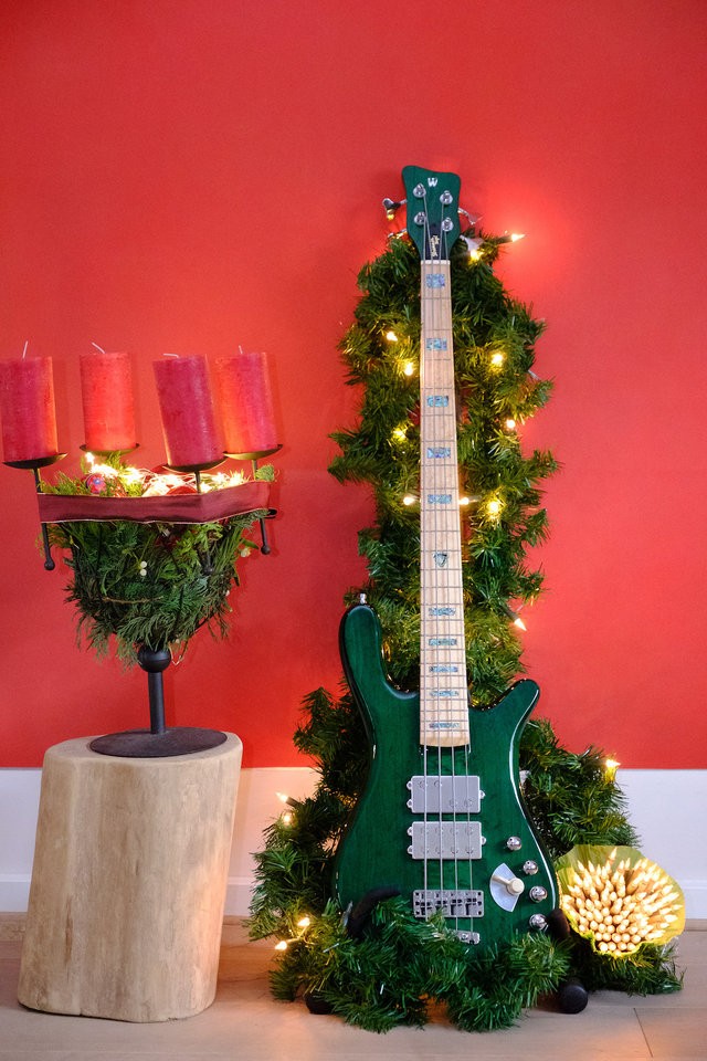 Weihnachtsbass.jpeg