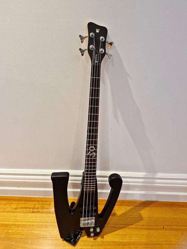 what-are-some-ugly-bass-guitars-yall-have-seen-v0-vn4vl3dt6wmc1.jpeg