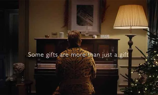  Weihnachten 2018: Werbung mit Elton John 