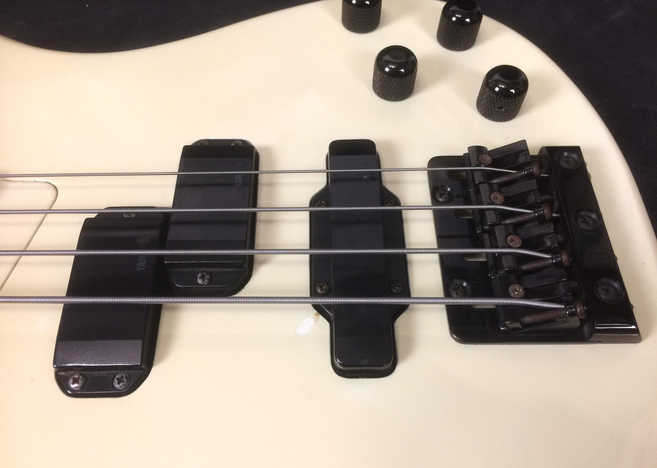 yamaha-rbx-800-af-basso-attivo-freetless.jpg