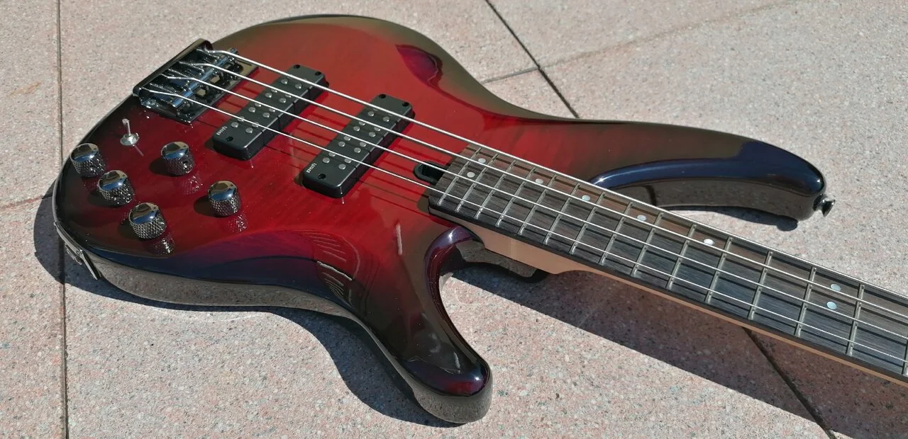 Yamaha TRBX604FM 02.webp