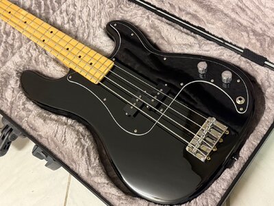 Fender Hybrid II Precision Bass (Made in Japan)