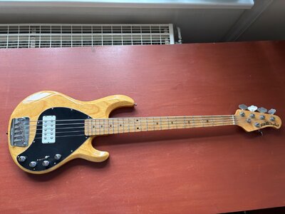 Preis Update: Music Man StingRay5, natural (offiziell: translucent gold)
