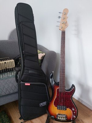G&L Tribute Kiloton Fretless 4 Saiter Bass inkl. Gigbag