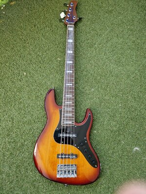 Marcus Miller V5 24-5 TS   Klasse Player