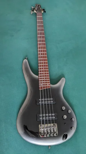 Ibanez Soundgear SR305E-MGB (5-Saiter E-Bass wie neu)
