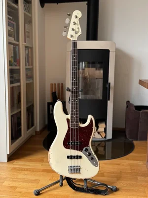 Fender American Vintage II 66 Jazz Bass mit Aging von Andreas Kristall