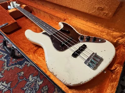 Fender AVII 66 Jazz Bass - 10.webp