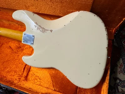 Fender AVII 66 Jazz Bass - 11.webp