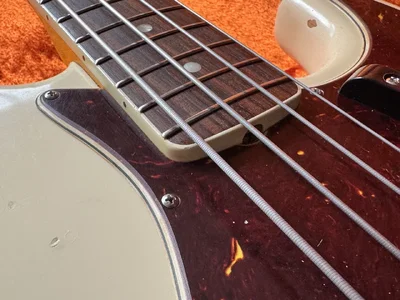 Fender AVII 66 Jazz Bass - 4.webp