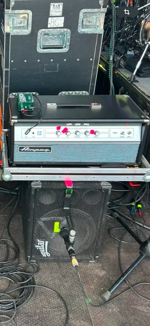 Ampeg V4B incl Thon Case