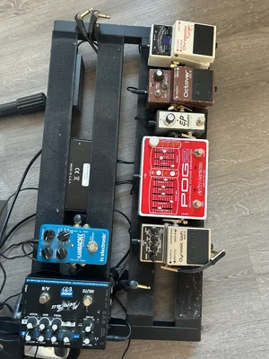 Verschiedene Effektpedale - Origin Effects, Darkglass, EBS, BOSS und Co.