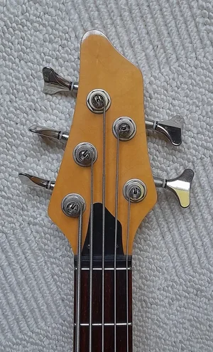 Clover Headstock 2.webp