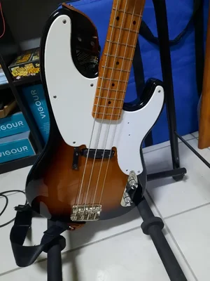 Suche Squier Pickguard in schwarz für CV 50s Preci