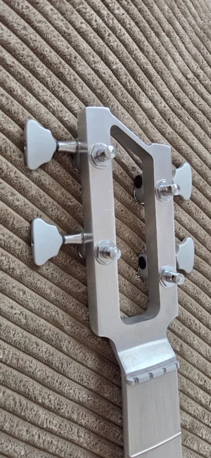 Robot Graves Industries (RGI) 34" Aluminium-Hals