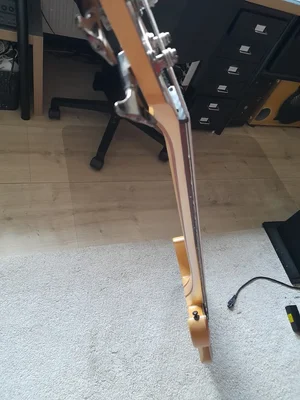 10 Ibanez BTB675 Hals seitl.webp