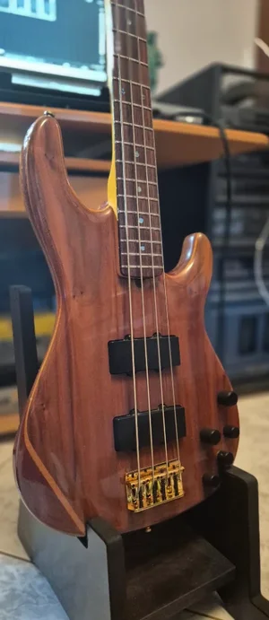 Fender American Zone Deluxe Bass