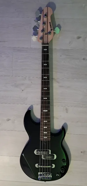 Yamaha BB425 , 5 - Seiter Bass, PJ Konfiguration