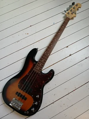 Chevy/Cheri PJ Bass mit Maple Body und Bartolinis