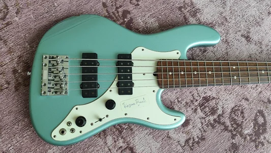 FT: Fender Roscoe Beck V