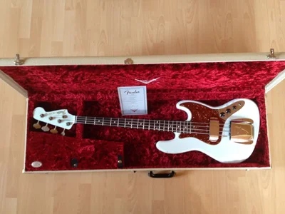 Fender Jazz Bass CS pale sonic blue (17).webp Fender Jazz Bass CS pale sonic blue (17).webp