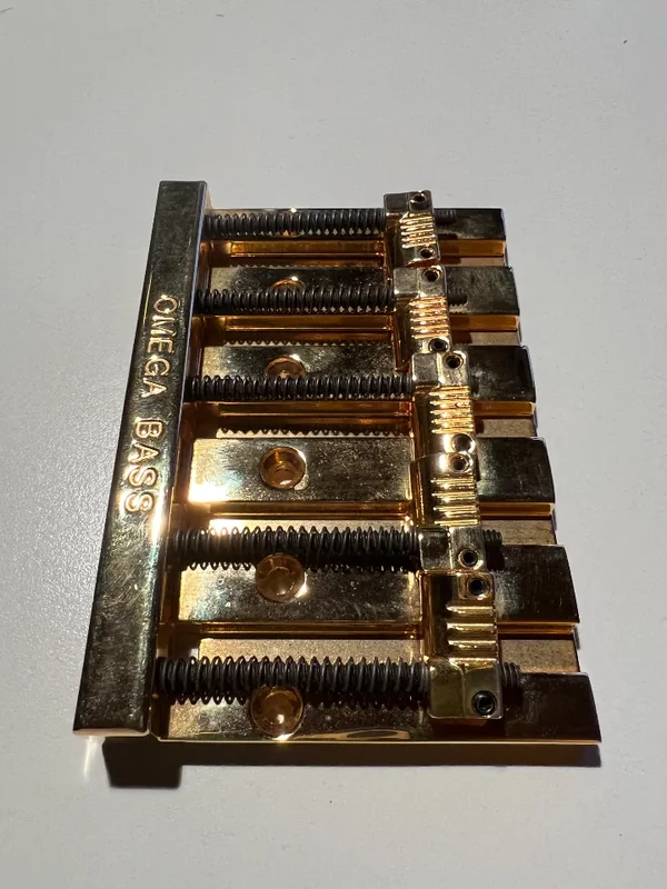 Omega Bass Bridge V Gold, baugleich zu BADASSS
