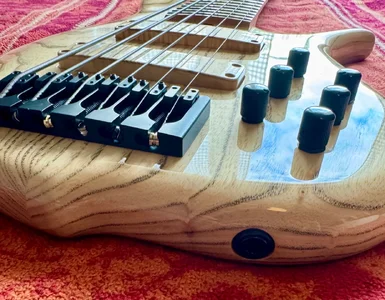 F Bass BN 6 Back Bridge.webp