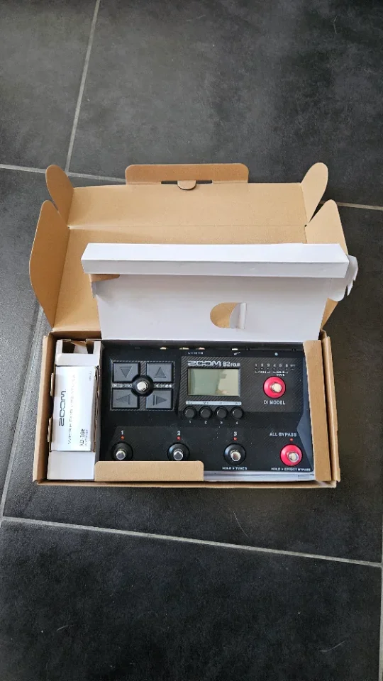[SOLD] Zoom B2 Four