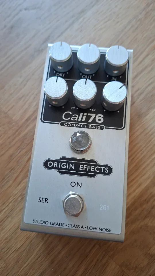 Origin Effects Cali76 Compact Bass, die 1.Version