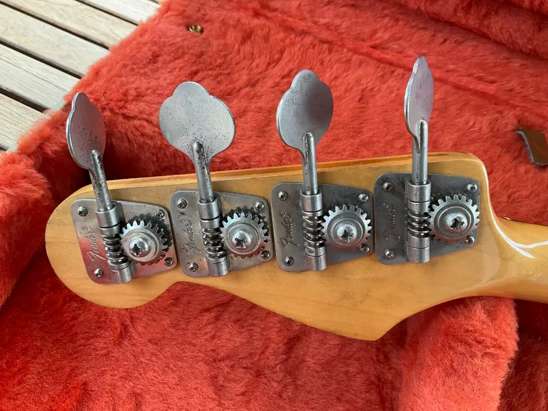 Verkauft Fender Precision 1974