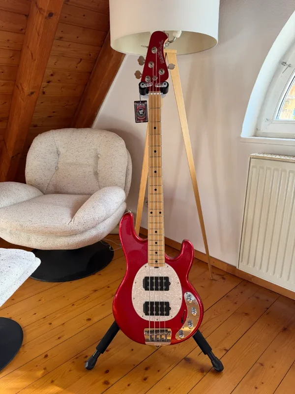 Music Man Stingray 4HH Cardinal Red Sparkle