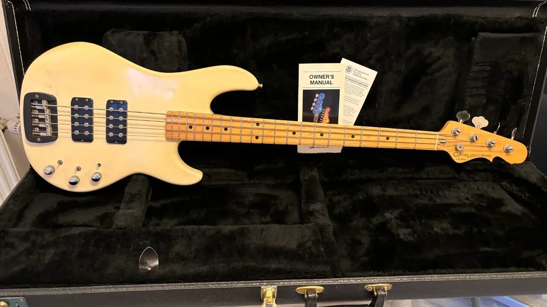 G&L L2000, 1987, Oly White
