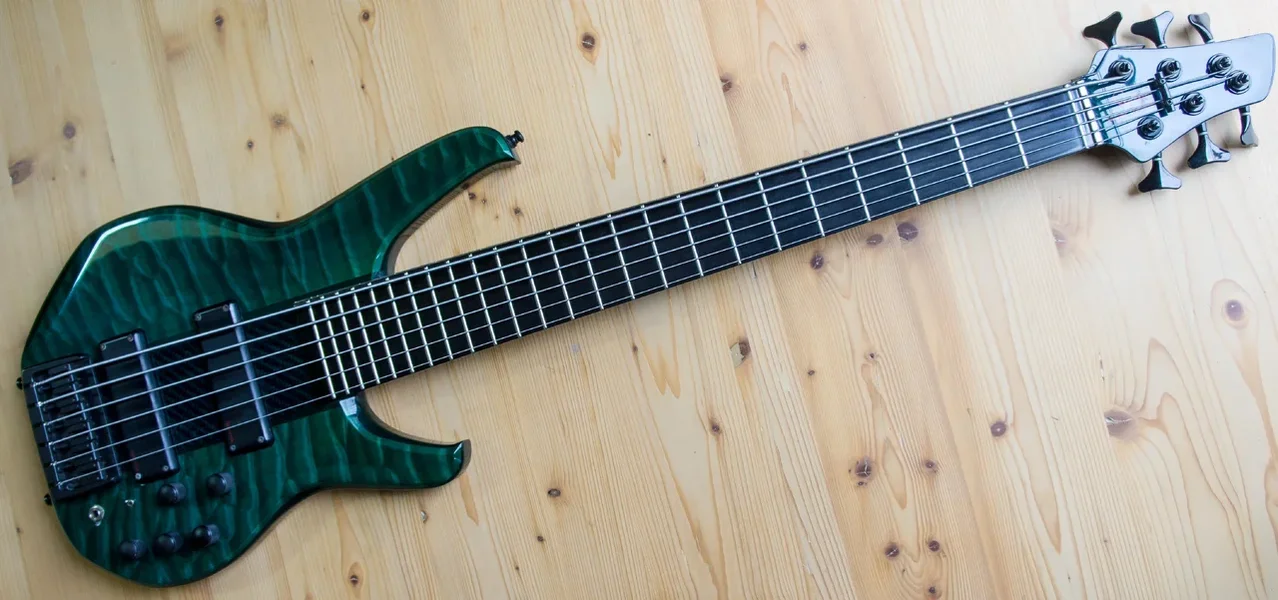 Status Empathy 6-string Carbon Bass