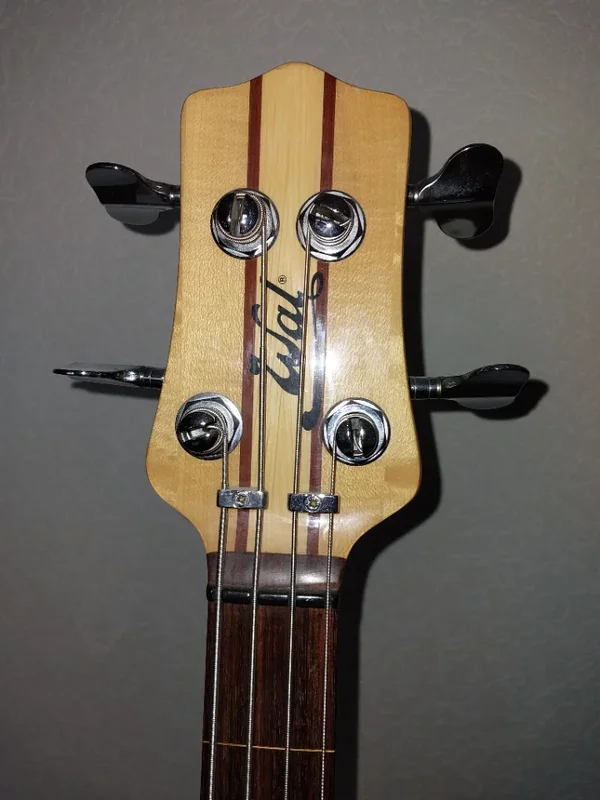 Wal Fretless Bass