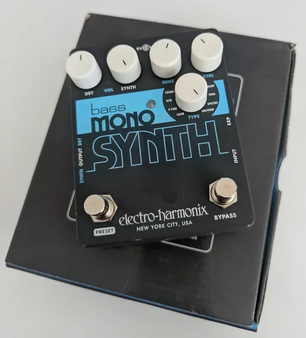 Electro-Harmonix Bass Mono Synth – Bass Synthesizer Pedal – OVP