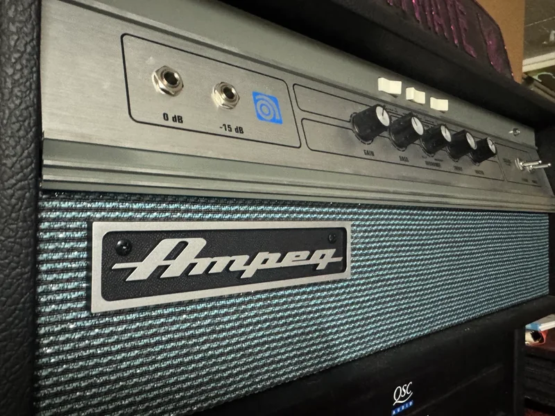 Ampeg V-4B – 100-Watt Vollröhren-Bassverstärker – nahezu neuwertig