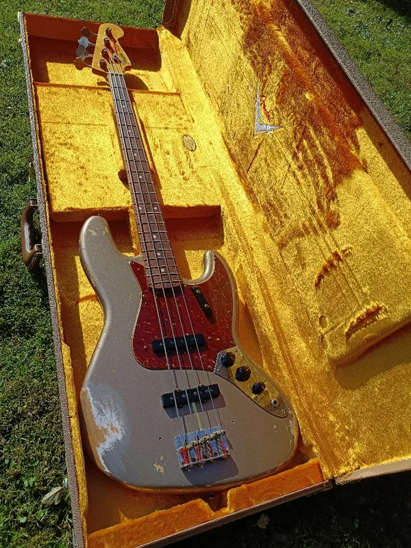 Fender CS '61 jazz bass heavy relic shoreline gold