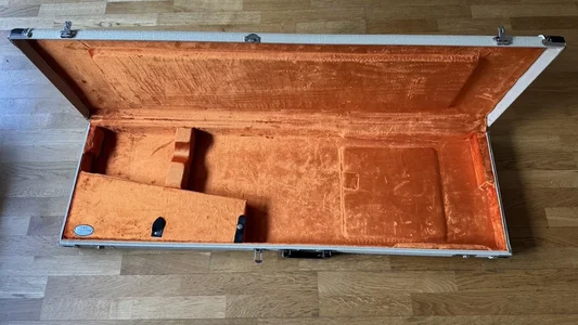 Fender GnG Blonde Tolex Bass Case - 12.webp