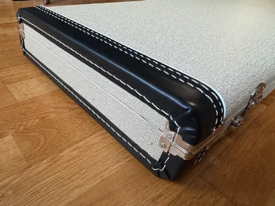 Fender GnG Blonde Tolex Bass Case - 3.webp