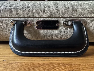 Fender GnG Blonde Tolex Bass Case - 6.webp