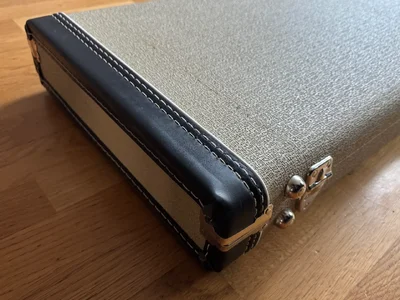 Fender GnG Blonde Tolex Bass Case - 9.webp