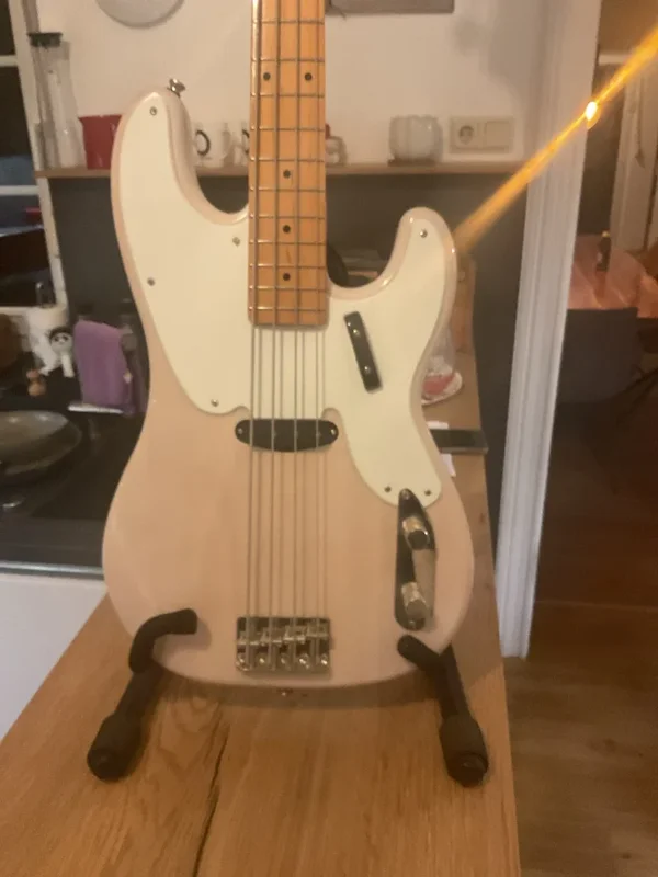Squier Classic Vibe 50