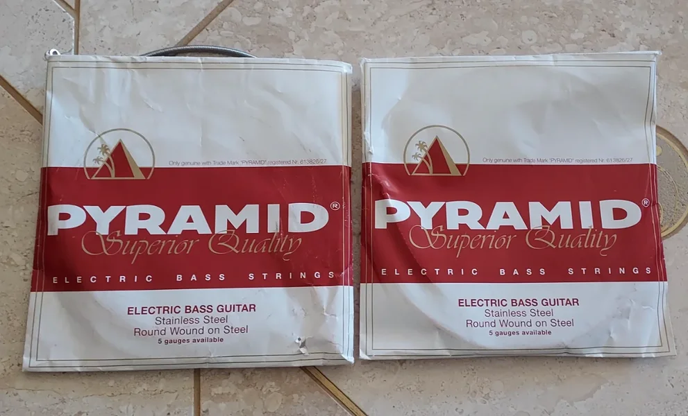 2x Pyramid .126 Einsaitige Bassgitarre