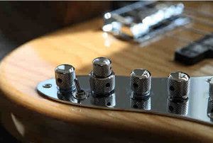 Chrome Knobs Detail Foto.jpg