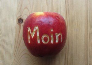 Apfel (geschnitzt).JPG