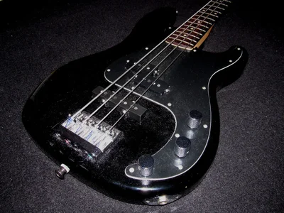 Squier-01.webp Squier-01.webp