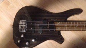 Bass1.jpg Bass1.jpg